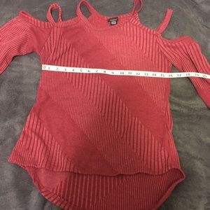 💥Deep red cold shoulder sweater